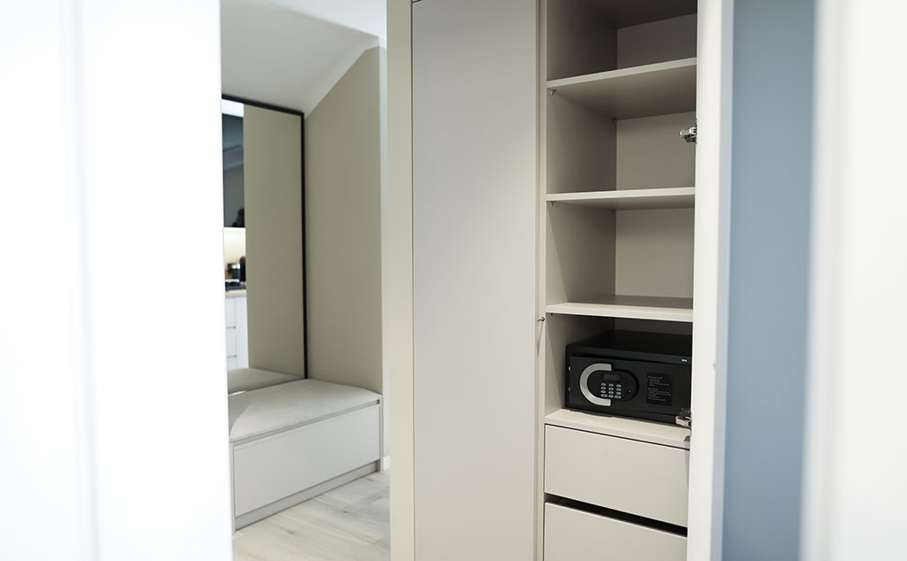Lehmann Apartment 3 Zimmer mit Balkon Schlafzimmer